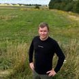 »Vi håber, at vi kan få lov at gå i gang med byggeriet allerede i foråret. Vi håber, at vi må begynde sideløbende med, at kommunen byggemodner området. Vi kan sagtens håndtere vores grund uden gå i vejen,« siger Klaus Bilde, der er direktør i Vores Hus Voldum. Foto: CSJ