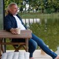Asger Møller på sin bæredygtige Lysthusbåd, der emmer af det modsatte af forbrugsræs, pommefrites og samtalle køkkener. Foto: Mogens Greve