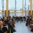 Aarhus Symfoniorkester rykker ud af Symfonisk sal og ind på Rådhuset til koncerten den 5. april. Foto: Jes Vang