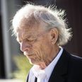 Den tidligere overlæge Svend Lings, da han i 2023 var tiltalt for at medvirke til to personers selvmord. I den sag blev han frifundet. Lings har tidligere været ansat på Aarhus Universitet. Foto: Tim Kildeborg Jensen/Ritzau Scanpix