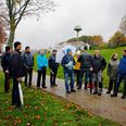 Flere naboer til Rønde Bypark er lodret imod, at der placeres et såkaldt Ungespot i Byparke. Arkivfoto fra morgentur med borgmester Ole Bollesen i Rønde i efteråret 2019. Foto: Lars Norman Thomsen