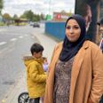 Hver morgen sender Nourhan Emad Hameed sin seks-årige søn Omar i skole på Elsted Skole, selvom familien bor i Tilst. Foto: Louise N. Burmeister