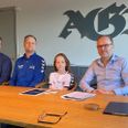 Underskrivelse af klubsamarbejde på AGF's træningsanlæg Fredensvang. Fra venstre ses Uffe Lund, Hammel GF Fodbolds kontaktperson for klubsamarbejdet, Tommy Funch Rasmussen, Hammel GF Fodbolds børneudviklingstræner, Sofie Funch Rasmussen, U10 pigespiller i Hammel GF Fodbold, og René Frost, chef for AGF Klubsamarbejdet. Foto: AGF