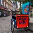 Velkomstværter på ladcyklerne fra VisitAarhus vil blandt andet kunne findes ude i det djurske sommerland. Pressefoto