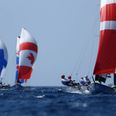 Andrea Schmidt og Johanne Schmidt vandt tirsdagens første sejlads i 49er FX. - Foto: Lisi Niesner/Reuters