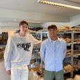 Fra venstre Thomas Meldgaard, Skanderborg, og Marcus Dahl, Aabyhøj, i deres onlinelager hos Skagen Clothing, som omsætter for et millionbeløb allerede fra første år. Foto: Erland Rasmussen