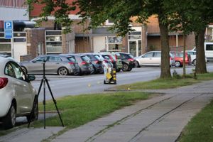 Østjyllands Politi har anholdt en af de formodede gerningsmænd til overfald på Langenæs. 