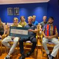 Årets modtagere af Talentprisen. Bagerst (fra v.): Carla Hoeg Mikkelsen, Frederic Kissow og Malthe Sixtus. Forrest (fra v.): Rebekka Villadsen, Christian Skifter Jensen, Rasmus Løt og Lucas Jelle. Den ot, var ottende prismodtager, Maiken Hougaard, var forhindret, men som det ses på fotoet, var der også en check til hende. Foto: Lars Norman Thomsen