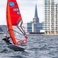 Lynhurtige windsurfere skal dyste om verdensmesterskabet i Aarhusbugten i 2025. Pressefoto