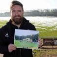 Aarhus Fremad-direktør Nicolaj Wittendorff har store planer for Riisvangen Stadion. I baggrunden er området på stadion, hvor den færdige tribune med tre containere skal stå.