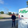 Direktør Peter Udsen er tilfreds med, at rampen i baggrunden er blevet flyttet 100 meter længere ned ad Industrivej og væk fra Jiffy's hovedindgang, men han er ikke overbevist om, at lugtgener fortsat bliver et problem, især i sommermånederne. Foto: Lars Norman Thomsen