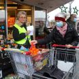 Lørdag 5. december indsamlede Lions Dagmars Kilde og Lions Hinnerup dagligvarer foran SuperBrugsen i Hinnerup. Foto: Privat