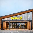 Netto bekræfter nu, at det er landets største dagligvarekæde, der næste år får endnu et led med åbningen i Fjellerup på grunden ved rundkørslen mellem Strandvejen og Kastbjergvej. Billedet her er af en anden forretning, og det vides således ikke, hvordan den nye butik i Fjellerup på 1040 kvadratmeter kommer til at se ud. Pressefoto/Salling Group