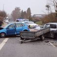 Voldsomt færdselsuheld sender tre personer på skadestuen. Én alvorligt tilskadekommen, melder politiet. Foto: Presse-fotos.dk.