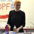 I 2017 var Inger Støjberg også i Favrskov. Det var i forbindelse med kommunalvalget, og dengang tog hun en vagt i Venstres valgpølsevogn. Nu vender hun tilbage i lidt andre kulinariske omgivelser, når Venstre i Favrskov holder nytårskur på Nilles Kro.