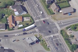 Bilist var påvirket af narko og havde stoffer i bilen.