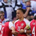 Det var stærke scener, som pludselig udspillede sig i Parken, da Christian Eriksen kollapsede og efterfølgende modtog livreddende hjertebehandling omkranset af sit hold. Foto: REUTERS/Friedemann Vogel