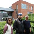 Alexander Peter Blak, der fik lov til at hejse flaget foran SCU, og der var blomster og lykønskninger fra HF-rektor Poul Baier og SCUs direktør Pia Marlo. Pressefoto