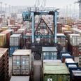 »Det må forventes, at der i praksis vil forekomme containere med farligt gods, herunder som følge af fejldeklarering, forsinkelser eller driftsmæssige forhold,« skriver logistik-virksomheden SDK Shipping, der har sin daglige drift på Aarhus Havn, og »dette indebærer en reel risiko for brand og andre hændelser«. Arkivfoto: Casper Dalhoff/Ritzau Scanpix