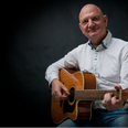 Niels Jørn Lindgaard-Kjeldsen, bedre kendt som Sjørn, præsenterer stolt sit debutalbum 'Jeg Har Rejst'. Pressefoto