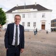 Bankdirektør Lars Møller kan konstatere, at et mærkværdigt år alligevel har ført til det tredjestørste resultat i Djurslands Banks historie. Pressefoto