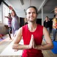 Engelske Steve er uddannet yoga-lærer i Indien og giver i august to weekend-klasser på Gøglerskolen. Arkivfoto