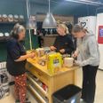 Ingen går sultne i skole efter at have været forbi Dagmar Thiemer Andersens lækre morgenmadsbuffet tirsdag og torsdag. Ikke noget at sige til, at Marienhoffskolen ikke kan får armene ned. Foto: Lars Norman Thomsen