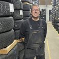 Claus Svendsen har styr på dækkene i Car-Team, men snart må andre tage over på dækcentret. Foto: jr
