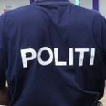 De falske betjente har bl.a. en t-shirt på, hvor der står politi. Foto: Mik Eskestad