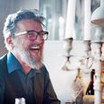 Frederik Risom startede sin karriere som bladtegner for Uge-Bladet, inden han kom i lære som reklametegner. I dag er han kreativ freelancer indenfor grafisk design, illustration, animation samt koncept- og ideudvikling. Privat foto