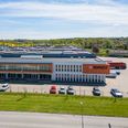 Toprent besluttede sidste år at afvikle samtlige aktiviteter og fraflytte sit hovedkontor på Niels Bohrs Vej i Stilling. Nu er den 10.000 kvm. store industriejendom sat til salg for 74 mio. kroner. Foto: EDC Erhverv Poul Erik Bech