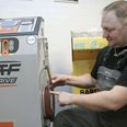 Automatisk gearkasse olie skifter. Langt navn til en simpel ide. Maskinen fjerner den beskidte olie helt.