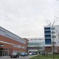 Mand blev efter knivstikkeri kørt til skadestuen på Aarhus Universitetshospital. Arkivfoto: Stine Rasmussen