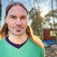 Ulf Harbo øjner lys efter en hård uge oven på eksklusionen fra Enhedslisten. Han har således modtaget masser af opbakning for sit engagement og sit syn på kønsidentitet, som i sidste ende fik ham smidt ud af partiet. Han overvejer nu sin politiske fremtid. Den kan meget vel blive i hans egen lokalliste, hvor natur og velfærd bliver mærkesagerne, mens han også fortsætter sit engagement i kønsdebatten. Foto: Simon Carlson