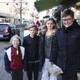 Der var sød musik i Tema Centret, mens andre tog kampen op med iskold blæst i gaderne. Marie, Luka, Emma og Nina fra Hammel var nogle af dem.
