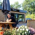 Fra skrot til slot - Lykkes Grill er som forvandlet og hedder nu Hytten. Edris Jalal er ny indehaver. Foto Trille Skøtt-Jensen