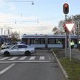 Arkivfoto fra tidligere sammenstød mellem bil og letbane i krydset ved Olof Palmes Allé og Brendstrupgårdsvej i Aarhus Nord.