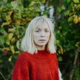 Maj My Midtgaard Humaidans bog Ærø Manifestet er blevet kritiseret af blandt andre S-ministeren, Kaare Dybvad Bek. Hun mener, at hans kritik er alt for personlig og hård, og så står hun ved sin mening. Foto: Camilla Jørvad/Gyldendals Presseservice