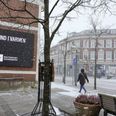 ”Ovenstående visualiseringen viser skærmen med et billede. Vi forestiller os, at skærmen oftest vil være opdelt til fire plakater. Noget tilsvarende det, vi har i det eksisterende udhængsskab,” forklarer Ebbe Larsen, formand for Kulturhuset.