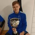 Anfører Kasper Smidt Jørgensen blev valgt til kampens spiller for sit hattrick og fik endnu engang den store pokal med hjem til låns, da AC Norddjurs slog VRI med 3-0. Privatfoto