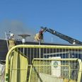 Østjyllands Brandvæsen har 20 folk på stedet. Foto: Presse-fotos.dk.