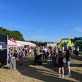 Genoplivningen af sommerfesten er blevet en stor succes for hele Auning. Byfesten er i år vokset fra to til tre dage og starter således allerede på torsdag 6. juni. Foto: Auning Sommerfest