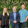 379 gange i 2020 henvendte en borger sig til Borgerrådgivningen i Skanderborg. Borgerrådgiver Jesper Cortes (midt) aflagde onsdag årsrapport for byrødderne. Med sig havde han Sofie Henriksen og Nicolai Abildgaard. Foto: Grethe Bo Madsen
