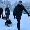 Barne- og klapvogne var ikke egnede transportmidler i sneen - det var slæderne imidlertid. Pressefoto