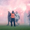 Der blev brugt adskillige romerlys til guldfejring i Vejlby 17. maj. Men det var ikke kun fans, der blev set med fyrværkeri i hånden. Foto: Jens Dresling