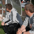 Aunings cheftræner Kasper Eriksen (tv) og målmandstræner Jakob Kliver skal nu ikke spejde så langt efter nedrykningsstregen i Serie 2 efter 2-0 sejren over Vivild. Arkivfoto: Lars Norman Thomsen.
