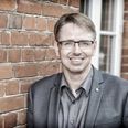 Er man interesseret i at lade blandt andre John Nielsen gøre en klogere på cybersikkerhed, kan man læse mere på Favrskov Erhvervsråds hjemmeside.