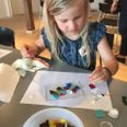 Der kan laves glaskunstværker med fusing-teknikken på Glasmuseet i efterårsferien. Pressefoto