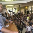 Martin Appel, skoleleder på Lisbjergskolen, kunne forleden fortæller eleverne om, at deres skole er en Unicef Rettighedsskole.
