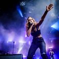 Danske Medina, her fra en koncert på Stjernescenen på Smukfest i 2019, er på årets Smukfest-plakat sammen med lang række andre kvindelige kunstnere. Arkivfoto